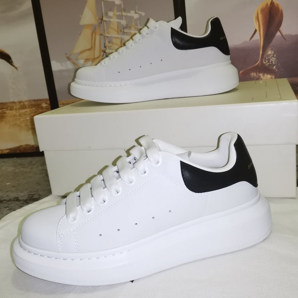 Alexander McQueen oversized Ivory black leather tail